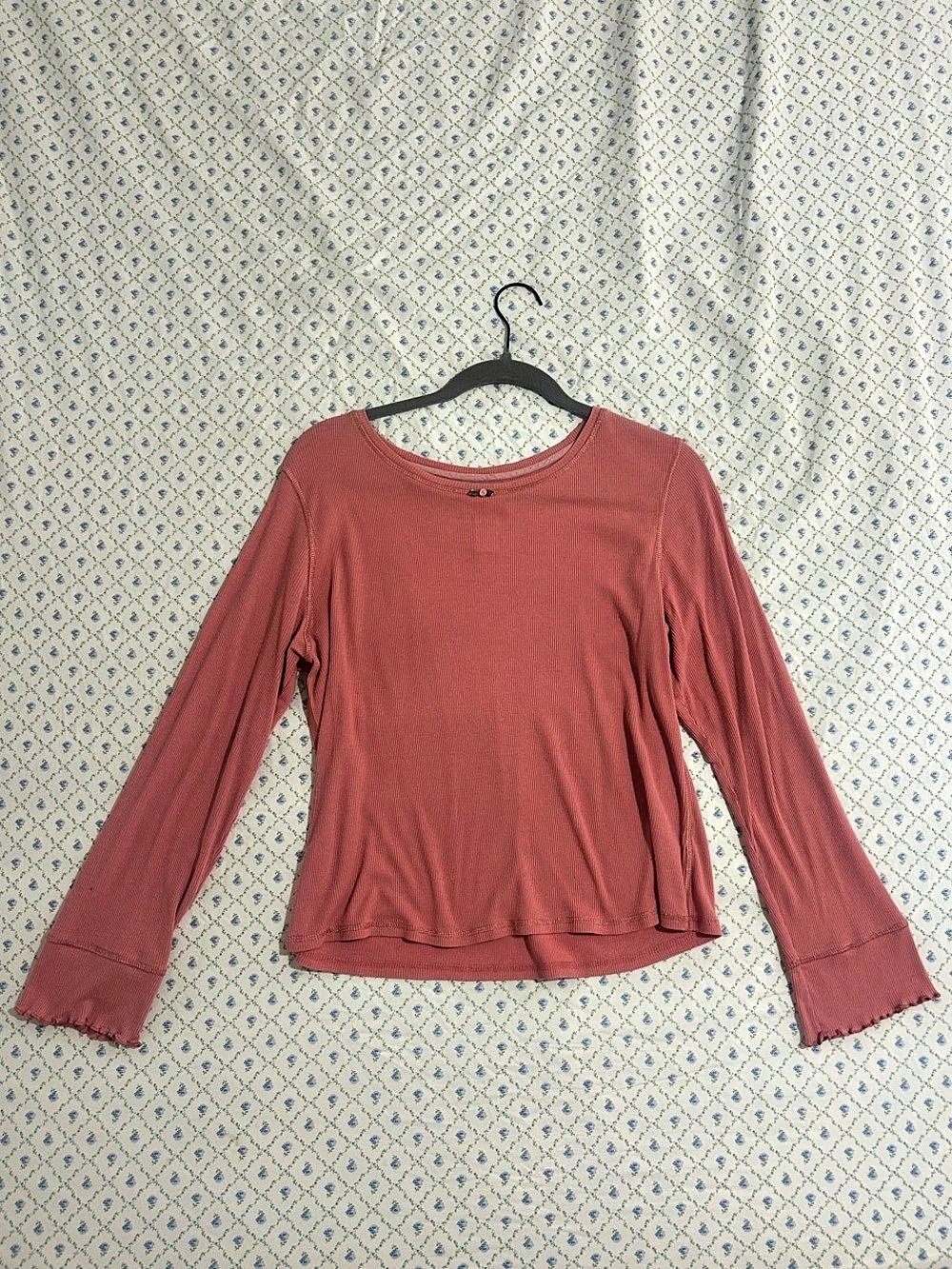 Avia Long Sleeve Ribbed Top in Pink w/ Rose detail Size Medium